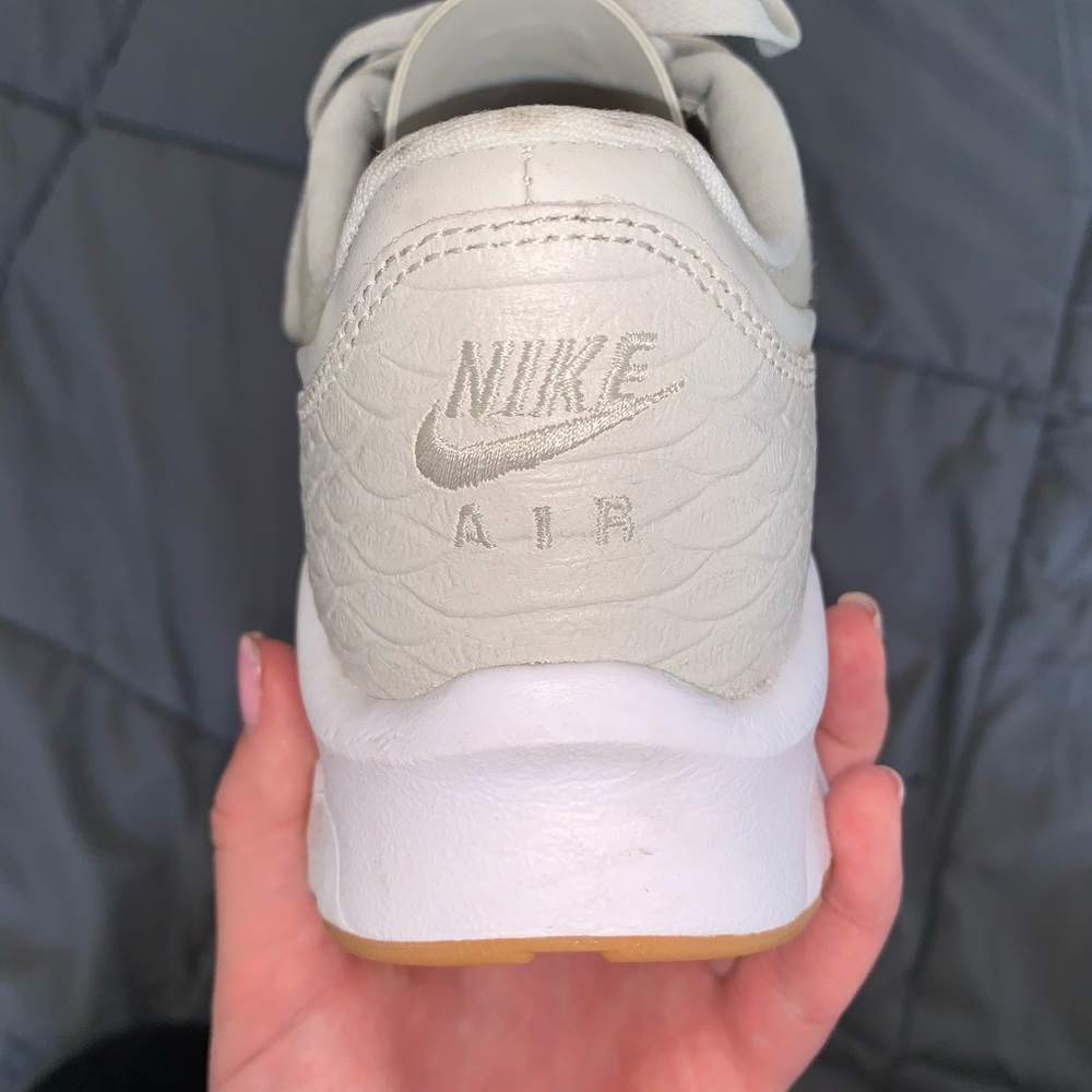 Sage green Nike Air - Picture 2 of 3